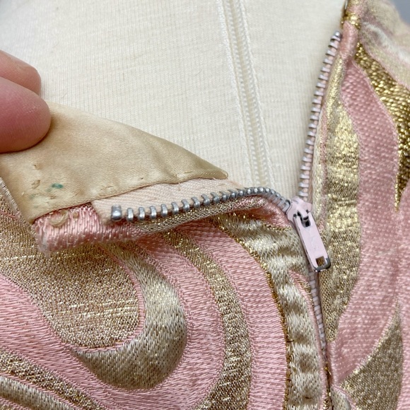 Vintage 1960s DYNASTY Pink & Gold Brocade Belted Mini Dress Womens Size XXS/XS - Picture 8 of 9